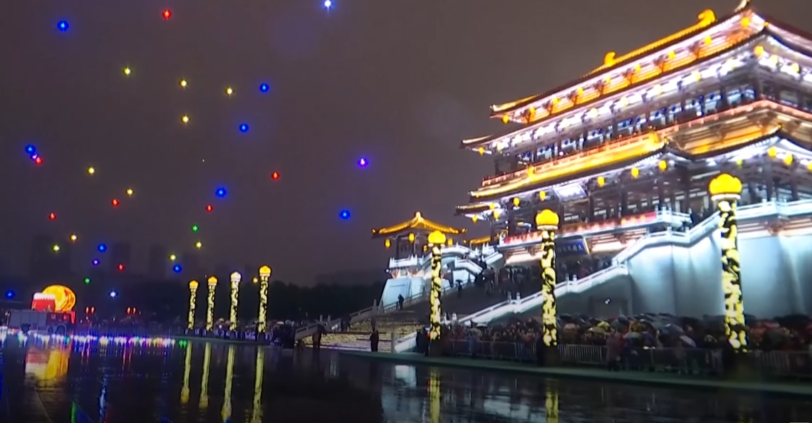 1519292925-chinees-nieuwjaar-jaar-van-de-hond-300-drones-led-show-2018-1.jpg